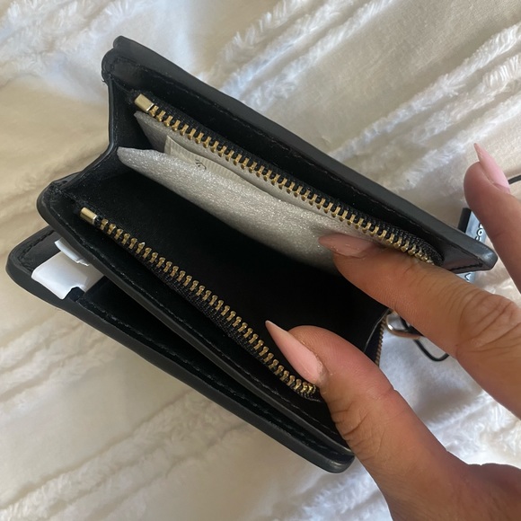 MARC JACOBS PEBBLED LEATHER TRIFOLD WALLET - Picture 9 of 12